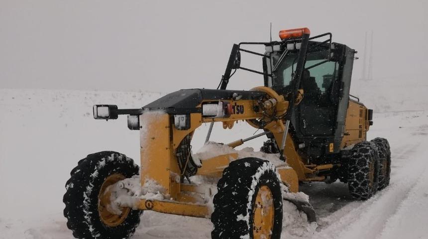 Bing&ouml;l&rsquo;de 164 k&ouml;y yolu ulaşıma a&ccedil;ıldı, 117&rsquo;si i&ccedil;in &ccedil;alışma s&uuml;r&uuml;yor