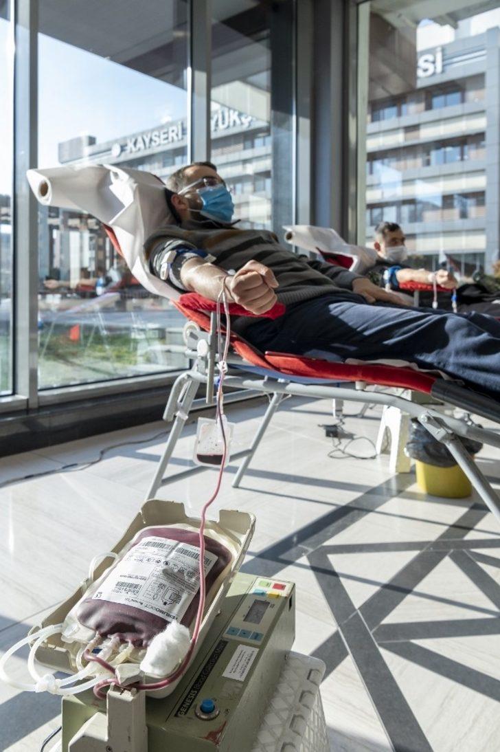 Büyükşehir personelinden kan bağıışı G4