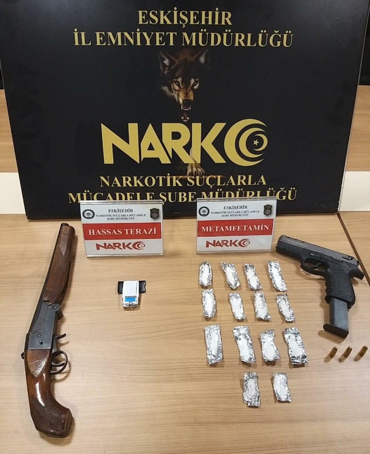 Uyuşturucu ş&uuml;phelisi evde yakalandı