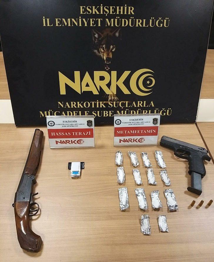 Uyuşturucu şüphelisi evde yakalandı G1