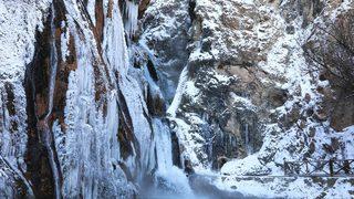 Günpınar Şelalesi kısmen dondu