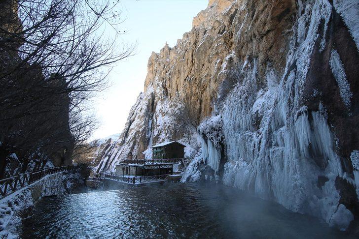 Günpınar Şelalesi kısmen dondu G3