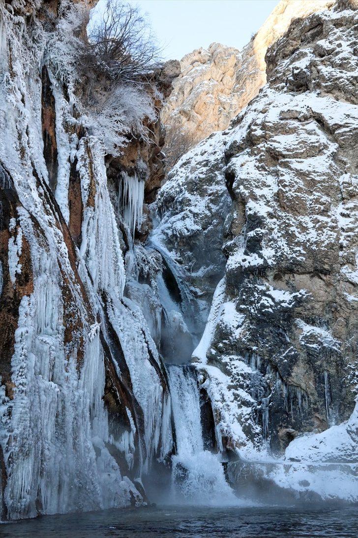 Günpınar Şelalesi kısmen dondu G5