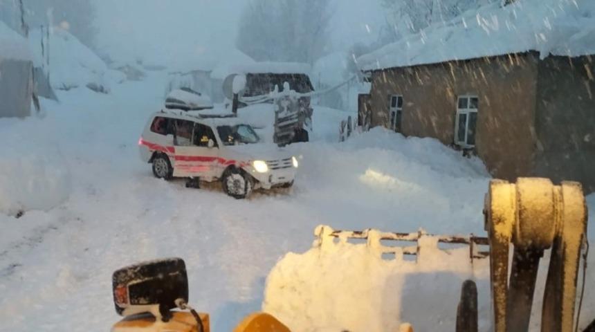 Beyin kanaması ge&ccedil;iren kadın i&ccedil;in 3 saat s&uuml;ren seferberlik