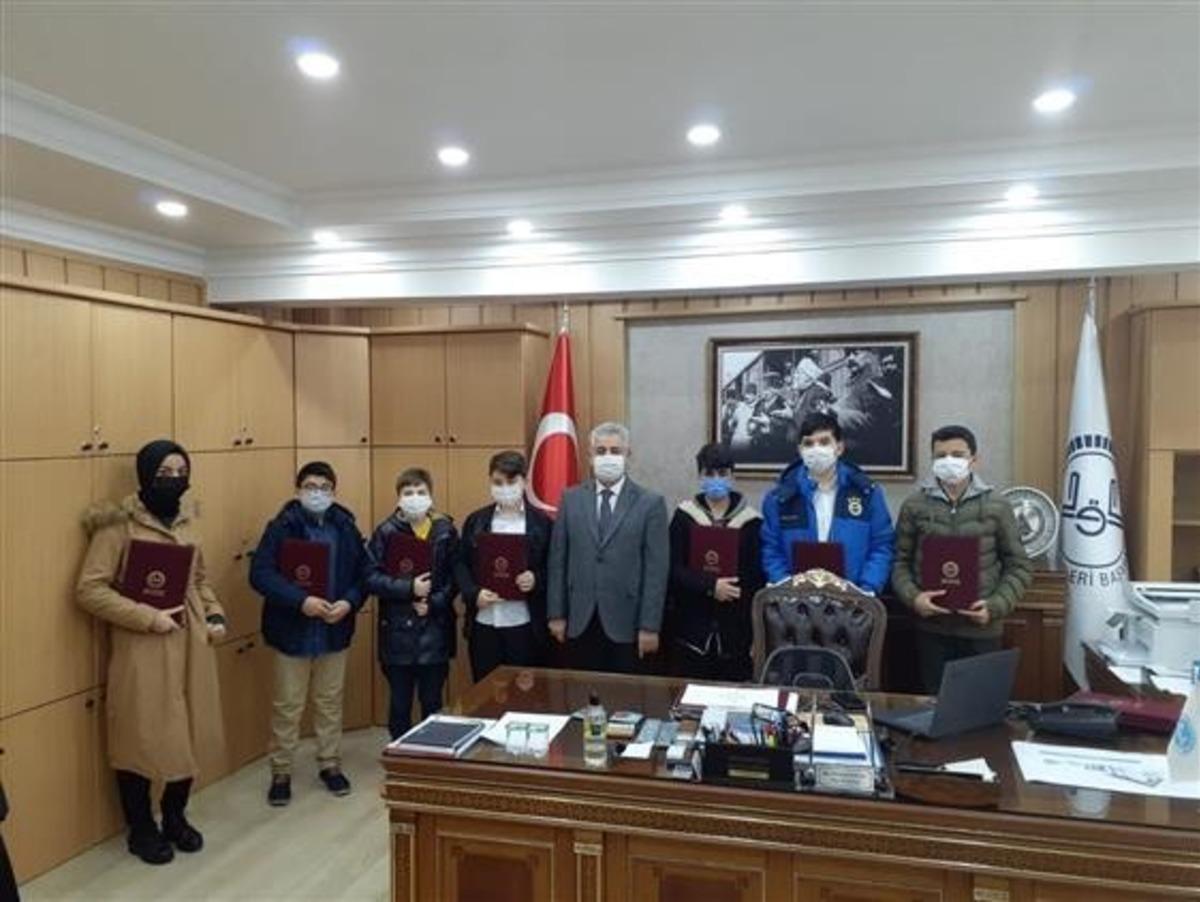 Gen&ccedil; hafızlara belgeleri verildi