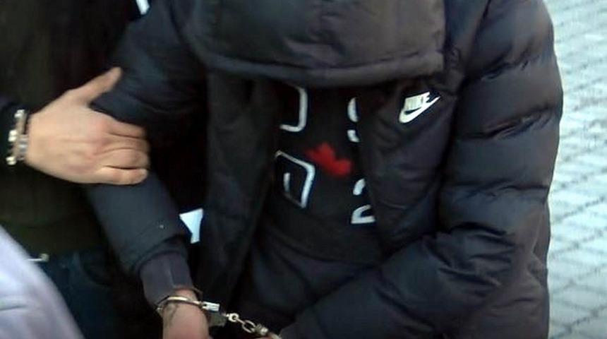 Ara&ccedil;ta uyuşturucuyla yakalanan şahıs g&ouml;zaltına alındı