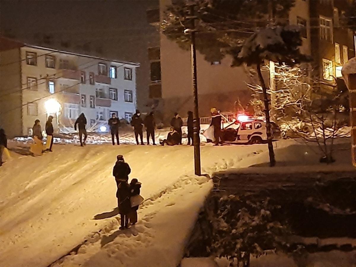 Kayak yapan gen&ccedil;lere polis ekiplerinden uyarı
