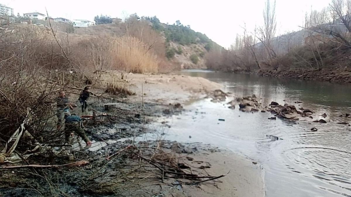 Balıkları kurtarmak i&ccedil;in seferber oldular