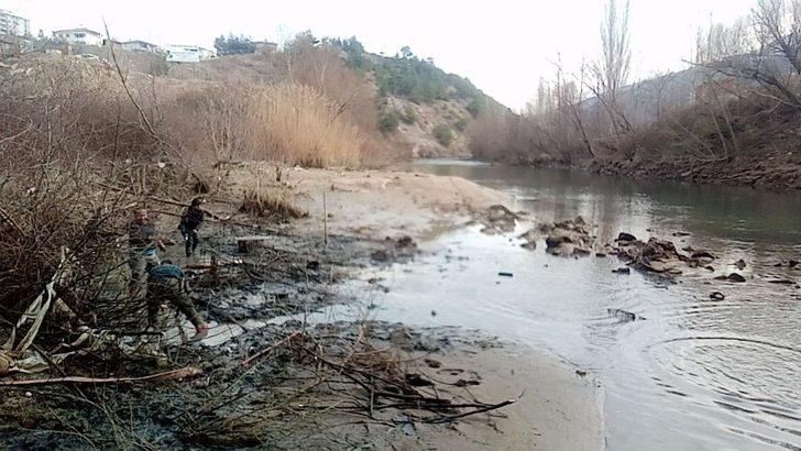 Balıkları kurtarmak için seferber oldular G1