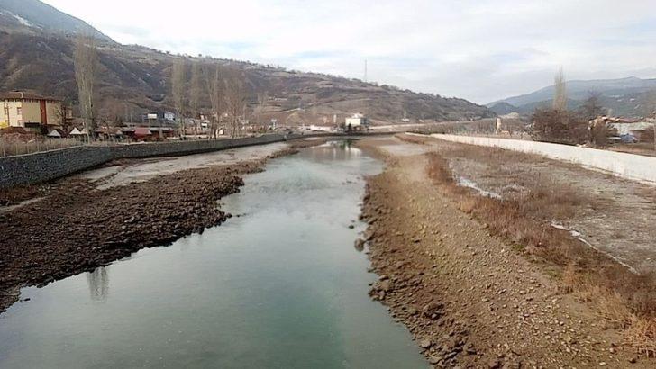 Balıkları kurtarmak için seferber oldular G5