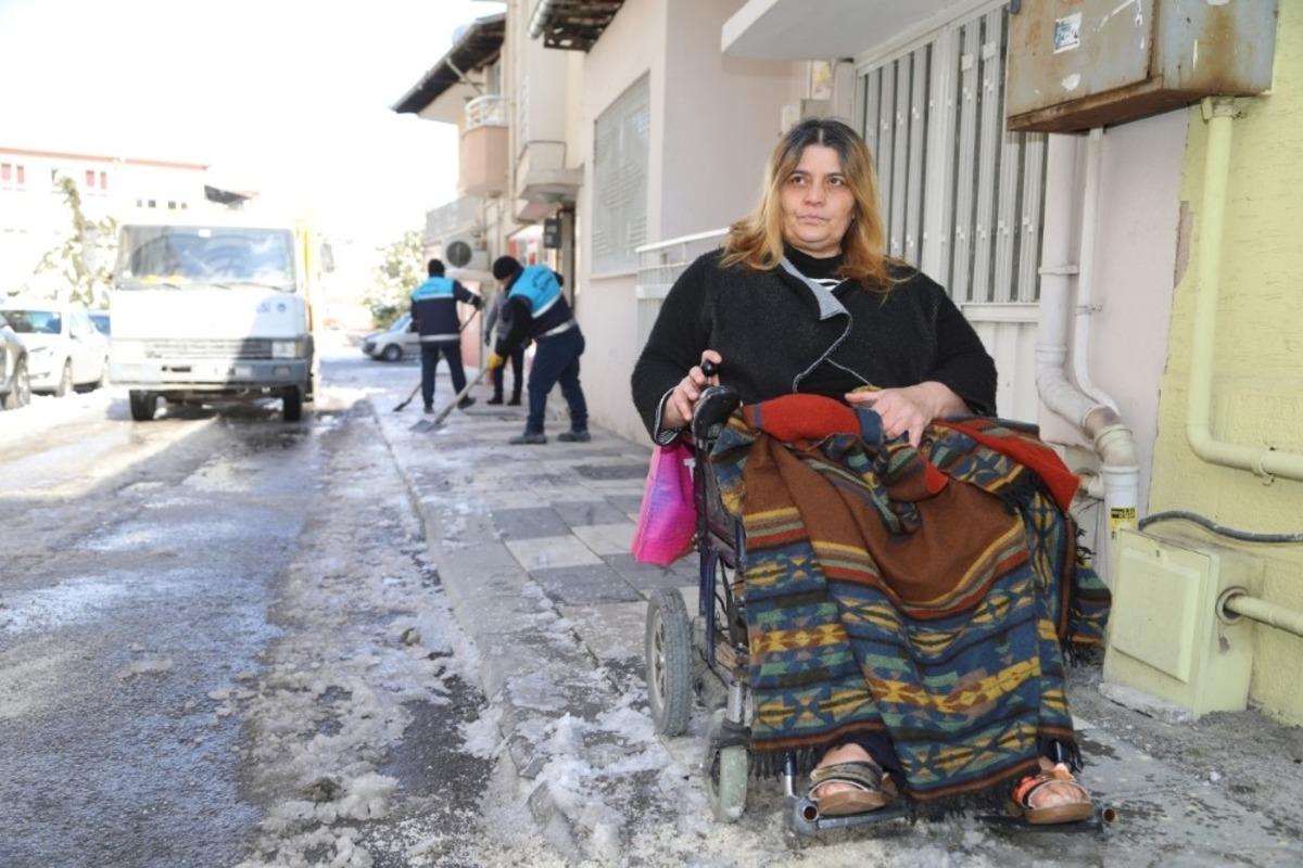 Kar mağduru engellinin yardımına belediye ekipleri yetişti