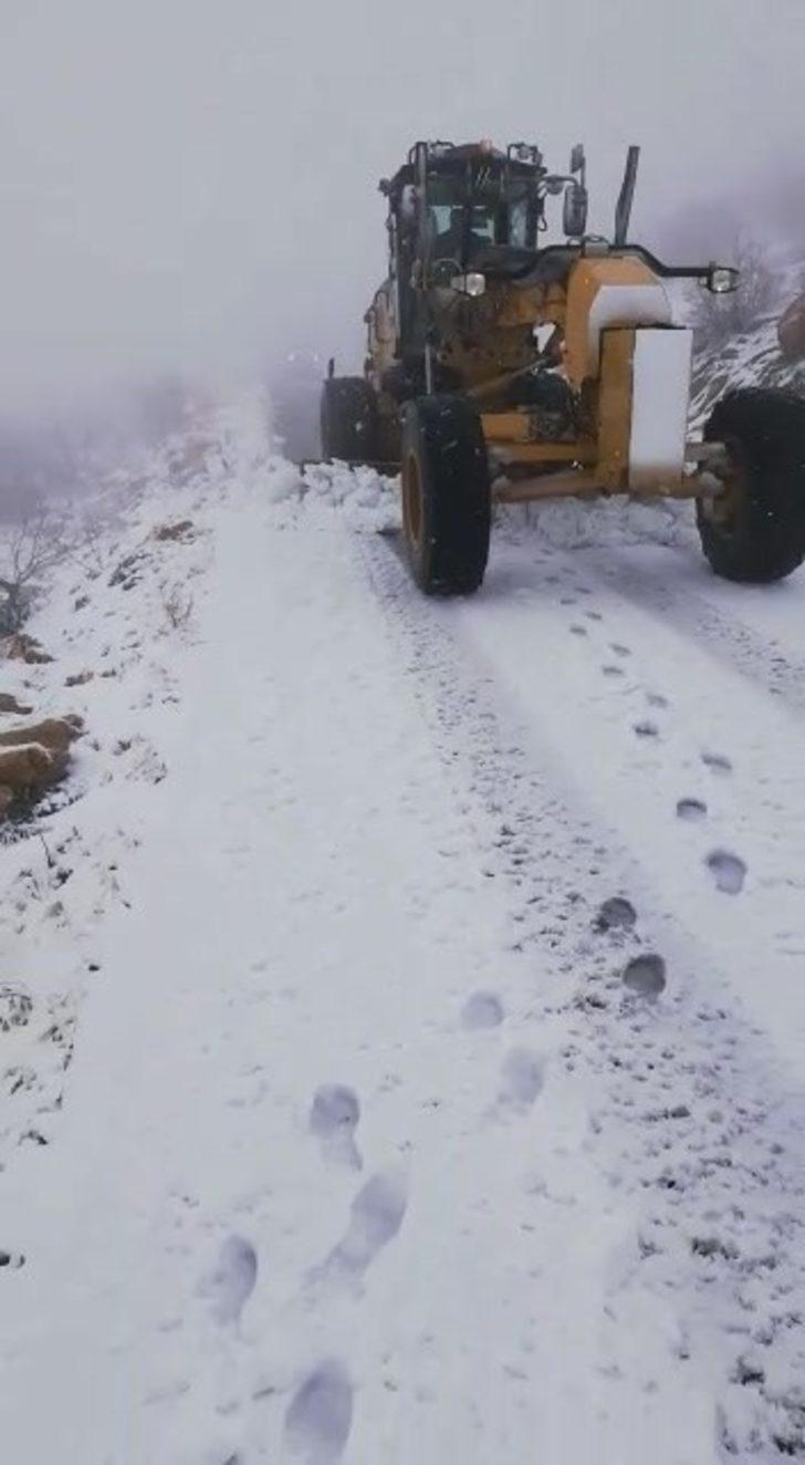Gercüş’te kar yağışı hayatı durma noktasına getirdi G2