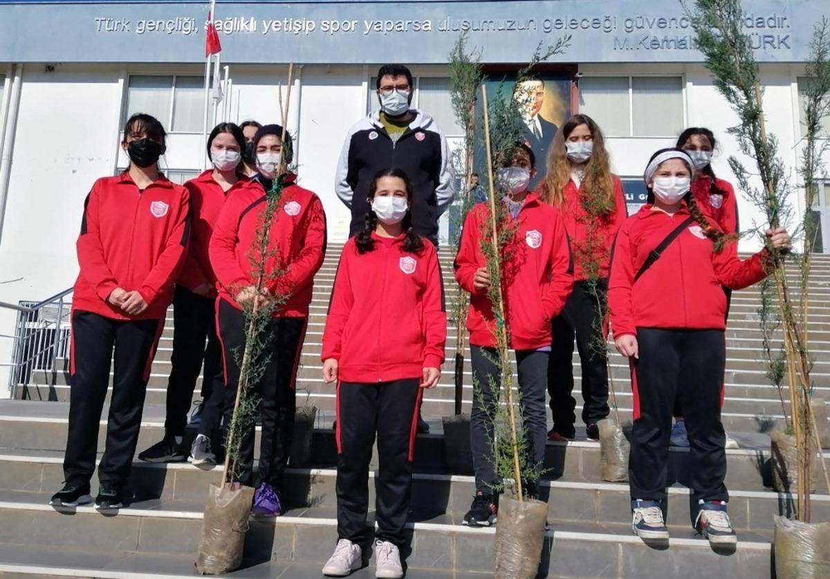 Kepez&rsquo;in sporcuları da il&ccedil;eyi yeşillendiriyor