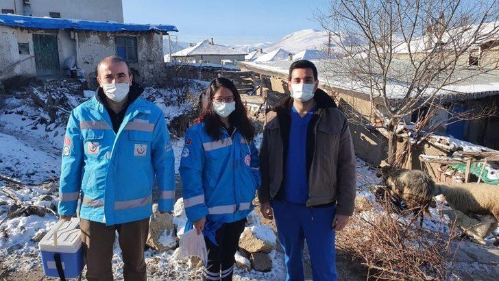 Şuhut’ta 90 yaş üstü vatandaşlara korona virüs aşısı vurulmaya başlandı G2