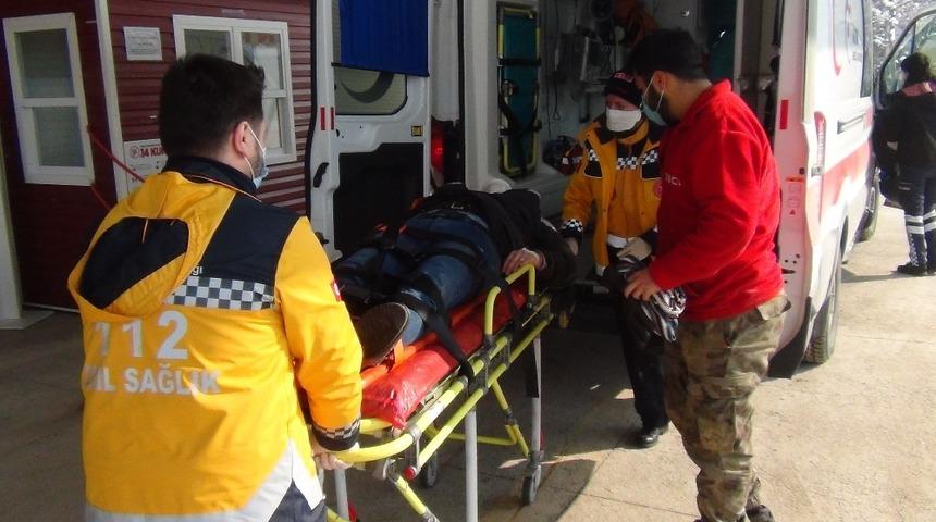 &Uuml;zerine s&uuml;nger d&uuml;şen gen&ccedil; hastanelik oldu