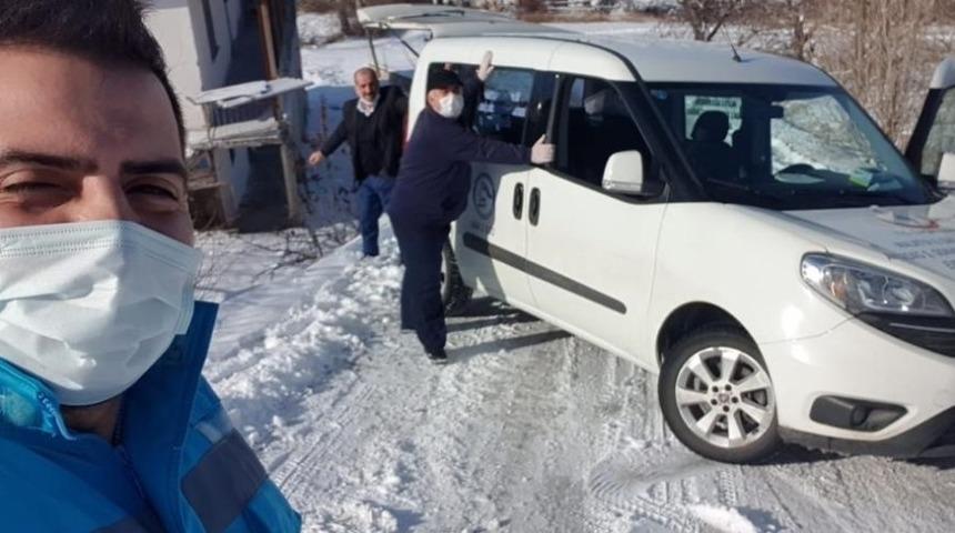 90 yaşın &uuml;zerindekilere aşıları evlerinde yapılıyor