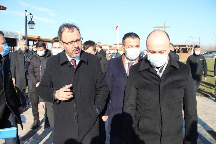 Bakan Kasapoğlu Çarşamba’da spor tesislerini inceledi G3