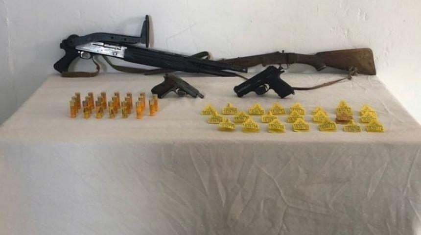Ardahan&rsquo;da ka&ccedil;ak silah ve sahte k&uuml;pe operasyonu