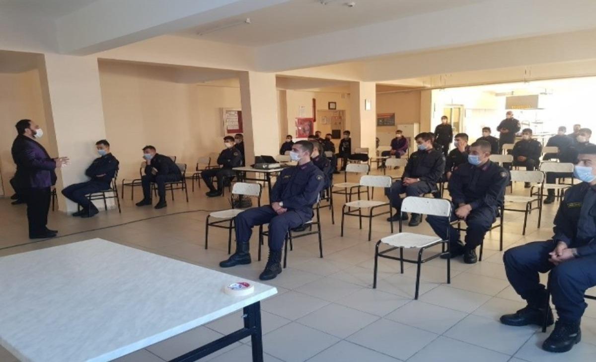 Cezaevinde g&ouml;rev yapan er ve erbaşlara &ldquo;Kadına Y&ouml;nelik Şiddetle M&uuml;cadele&rdquo; eğitimi