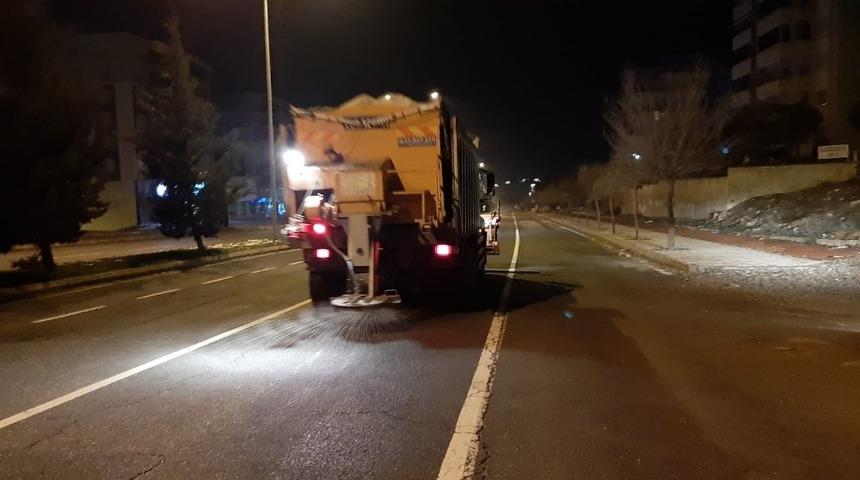 Kahramanmaraş&rsquo;ta buzlanma tehlikesine karşı tuzlama