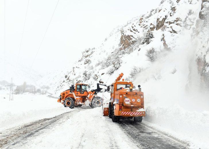 Van-Çatak karayolu ulaşıma açıldı G3