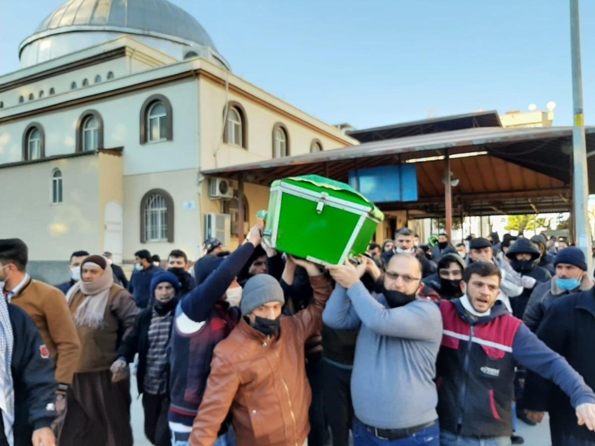 Yanarak &ouml;len iki kardeş yan yan defnedildi