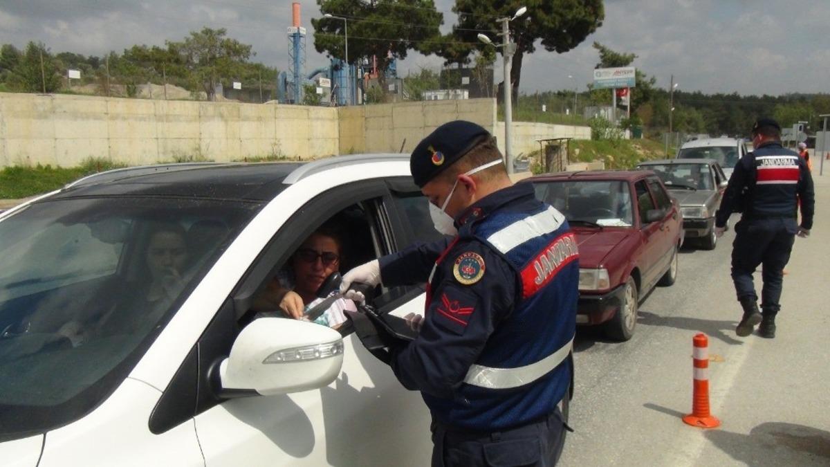 Manavgat&rsquo;ta yol kontrol noktasına jandarmadan &lsquo;Yaşam T&uuml;neli&rsquo; &ccedil;adırı