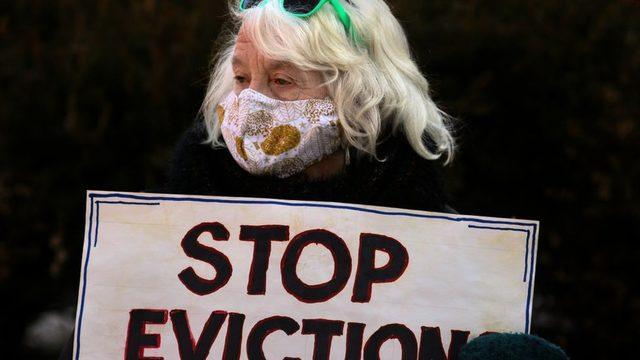 Boston'da yapılan bir eylemde ev tahliyeleri protesto edildi.