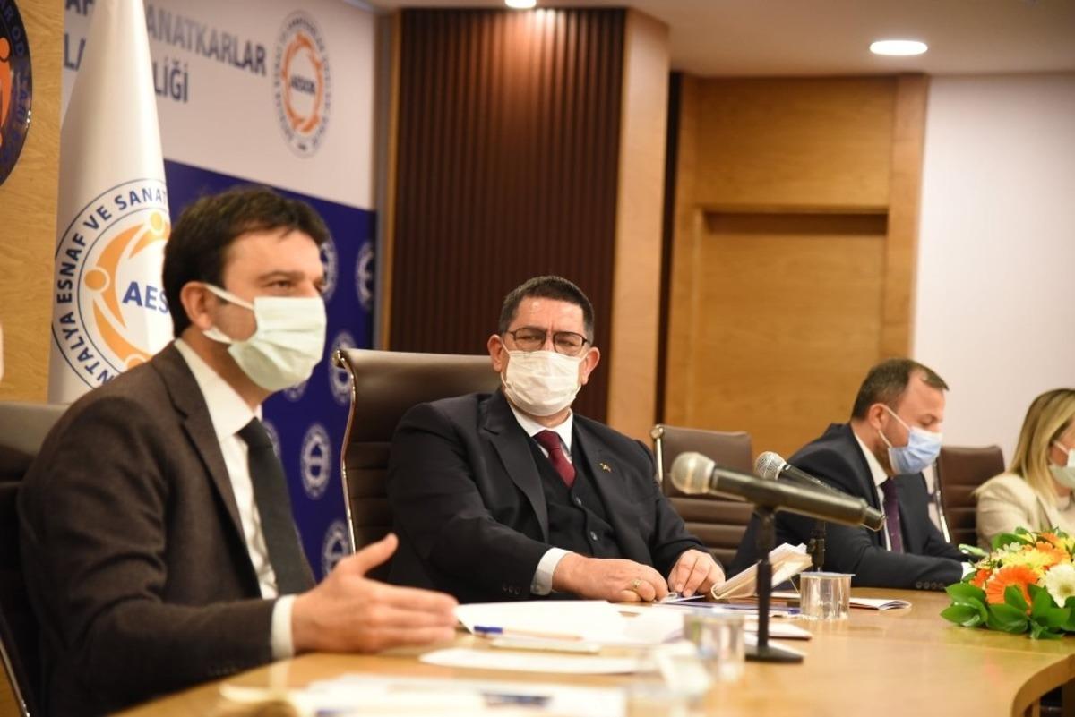 AK Parti MKYK &uuml;yeleri esnaf temsilcilerini dinledi