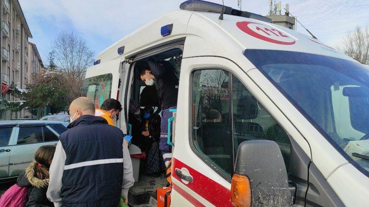 İki otomobil kafa kafaya çarpıştı: 1’i çocuk 2 yaralı G4