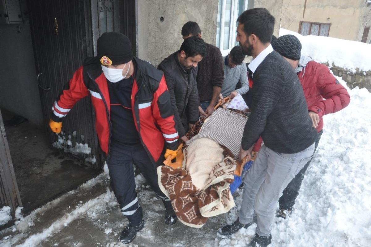 Beyaz teyze i&ccedil;in t&uuml;m mahalleli seferber oldu