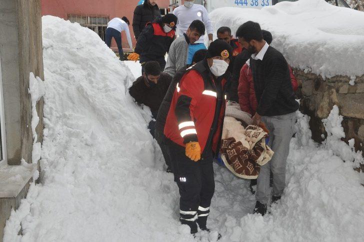 Beyaz teyze için tüm mahalleli seferber oldu G5