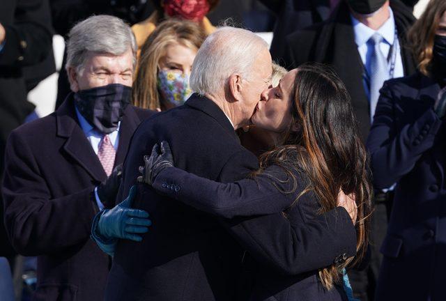 2021-01-20T165831Z_923630533_HP1EH1K1B5J59_RTRMADP_3_USA-BIDEN-INAUGURATION