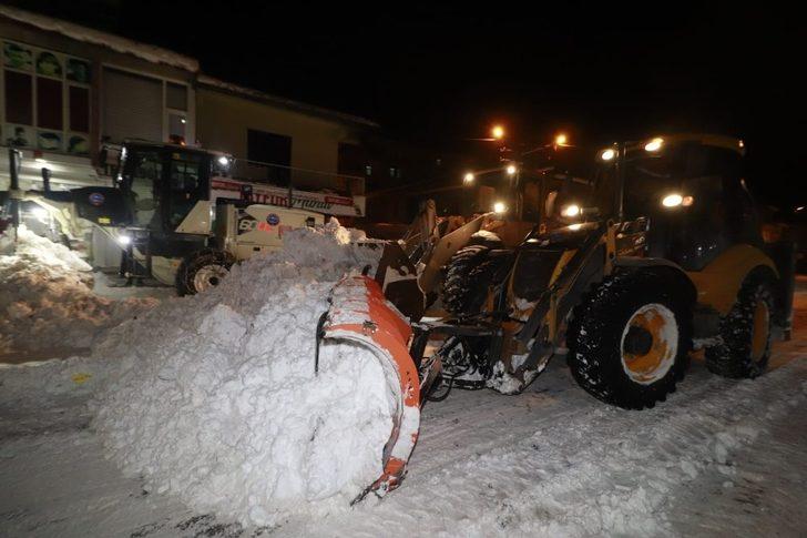 Başkan Sayan, karla mücadele çalışmalarını denetledi G1