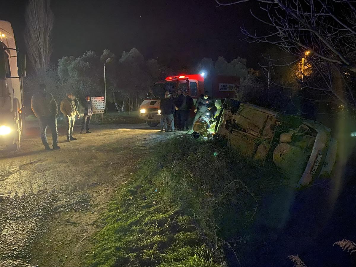 İzmir'de kamyon otomobile &ccedil;arptı:1 yaralı