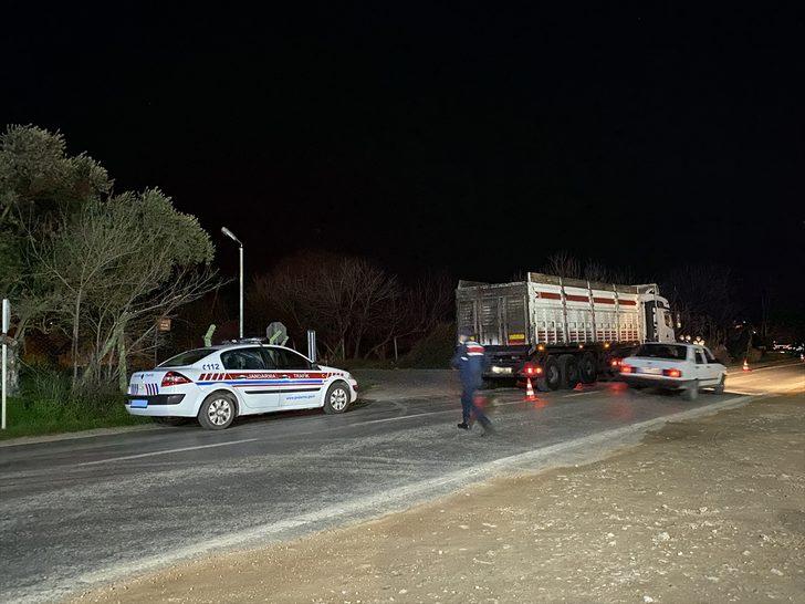 İzmir'de kamyon otomobile çarptı:1 yaralı G4