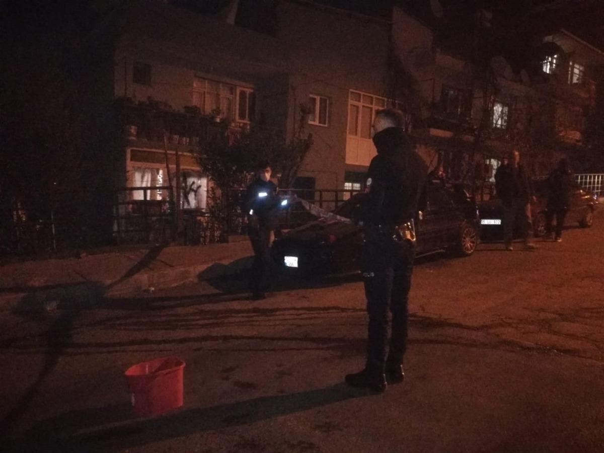 İzmir&rsquo;de silahlı kavga: 1&rsquo;i kadın 4 yaralı