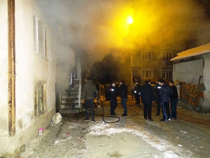 Hisarcık’ta bodrum katındaki yangın korkuttu G2