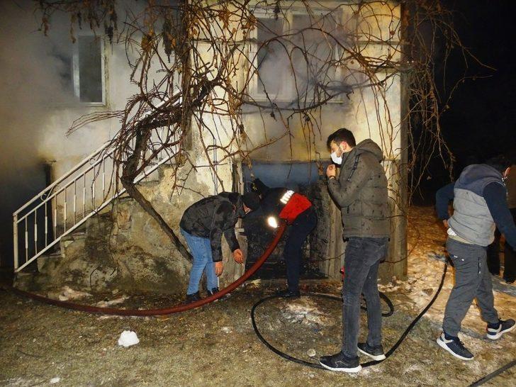 Hisarcık’ta bodrum katındaki yangın korkuttu G3