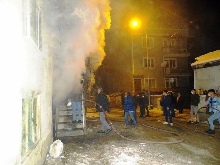 Hisarcık’ta bodrum katındaki yangın korkuttu G4