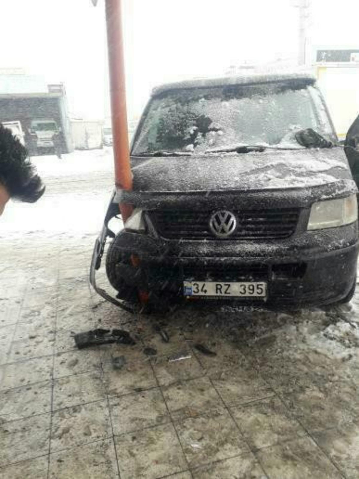 Iğdır&rsquo;da kar yağışı beraberinde kaza getirdi