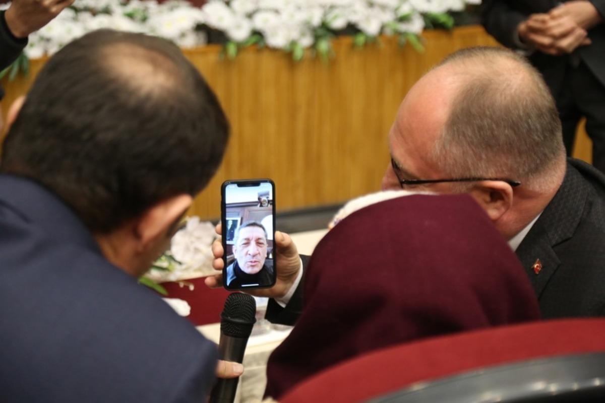 Sivaslı 96 yaşındaki Fermuda nine, Ziya Sel&ccedil;uk ile g&ouml;r&uuml;nt&uuml;l&uuml; g&ouml;r&uuml;şme yaptı