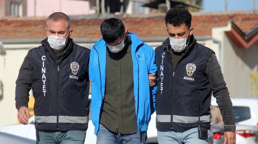 Borcunu &ouml;demeyen arkadaşa &ccedil;ocuk parkında infaz