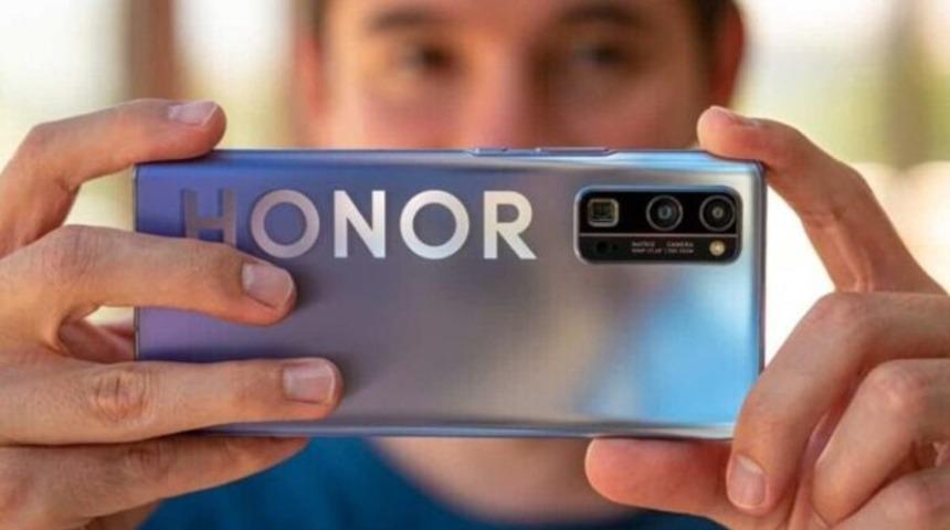 Honor V40 için Google Play sürprizi