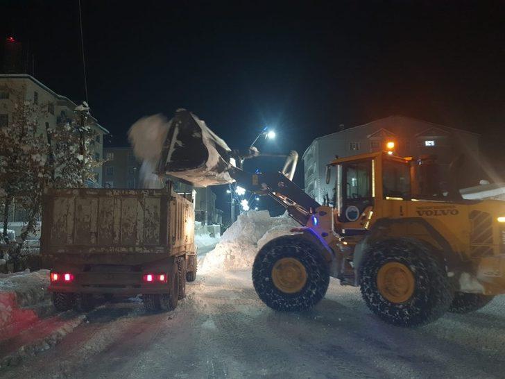 Ağrı’da kar temizleme çalışmaları gece boyu devam etti G2