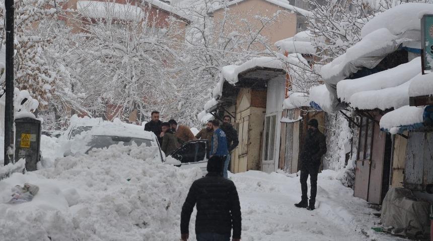 Hakkari&rsquo;de 213 yerleşim yerinin yolu kapandı