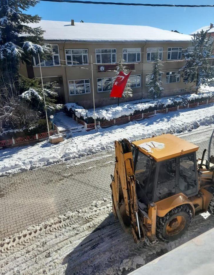 Dumlupınar’da kar ve buz ile mücadele G3