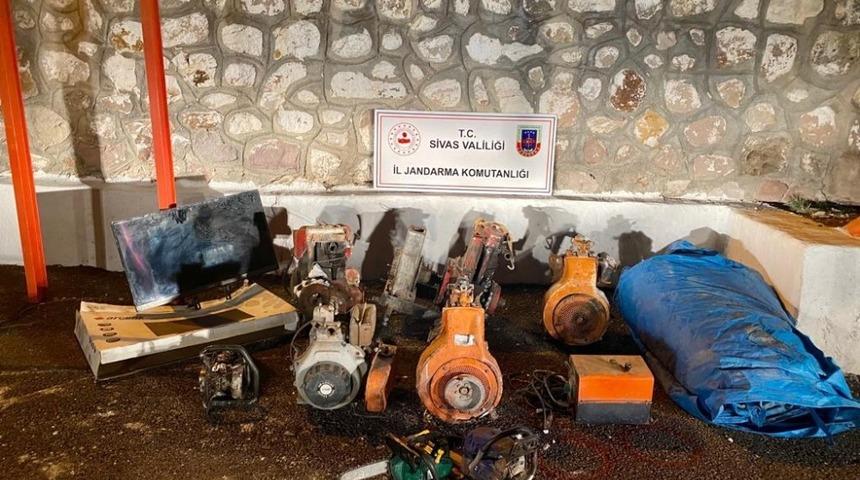 Traktör hırsızı jandarmadan kaçamadı