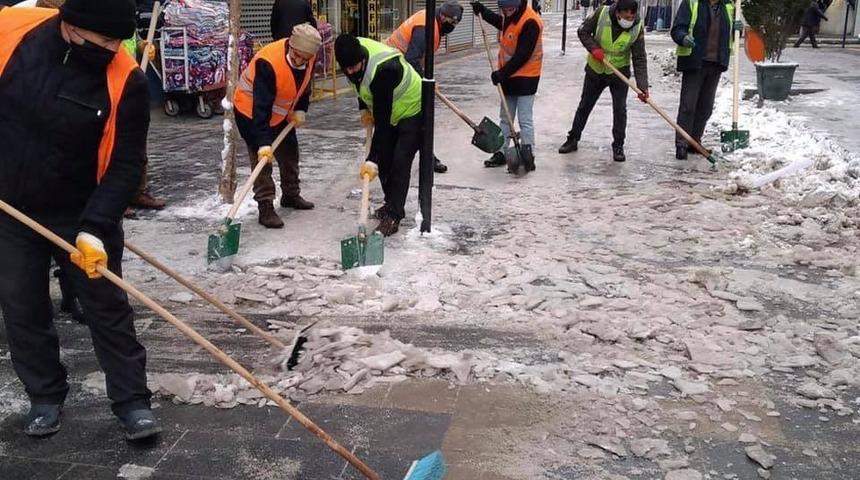 Iğdır&rsquo;da kar ve buzla m&uuml;cadele &ccedil;alışmaları