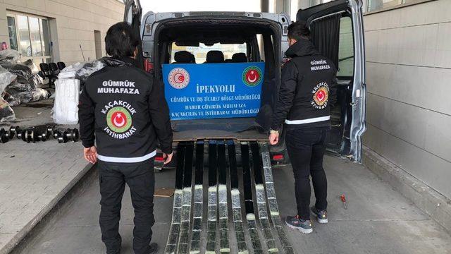 Gümrük Muhafaza ekiplerince Habur’da 29 bin paket kaçak sigara ve yüzlerce cep telefonu ele geçirildi